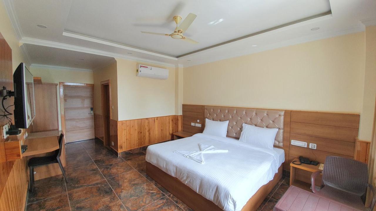 Nomadic Inn Дхарамсала Екстериор снимка