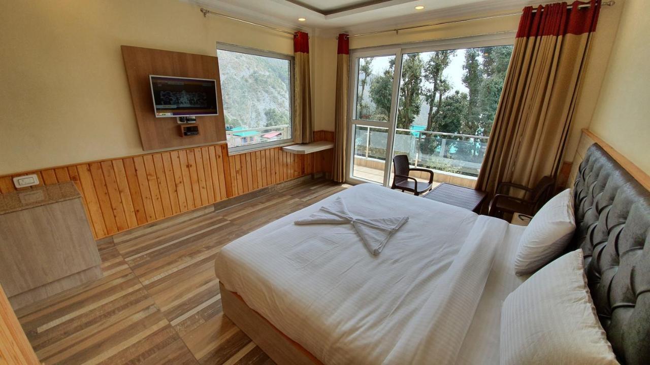 Nomadic Inn Дхарамсала Екстериор снимка