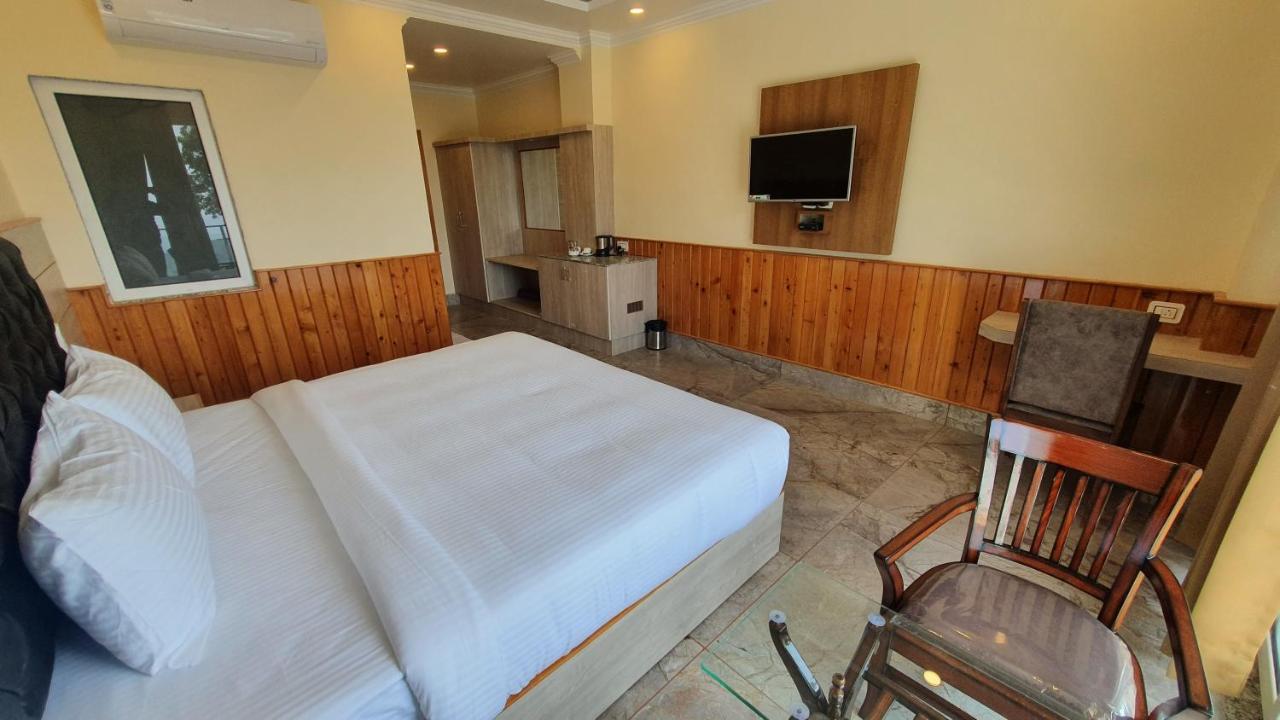 Nomadic Inn Дхарамсала Екстериор снимка