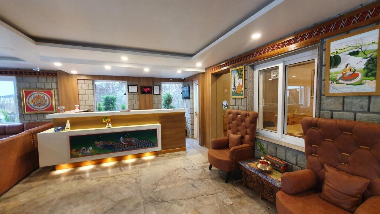 Nomadic Inn Дхарамсала Екстериор снимка