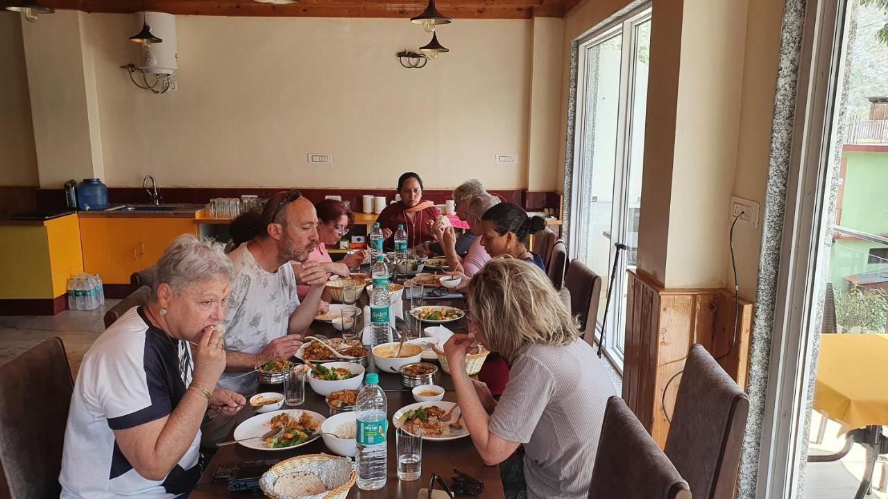 Nomadic Inn Дхарамсала Екстериор снимка