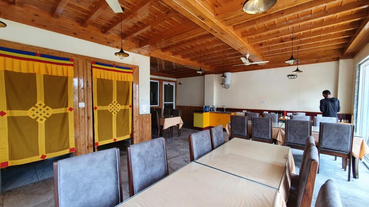 Nomadic Inn Дхарамсала Екстериор снимка