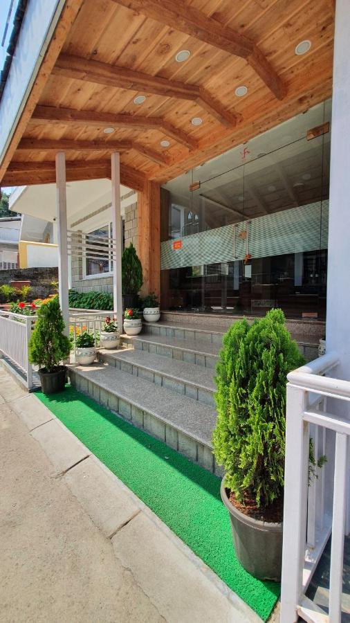 Nomadic Inn Дхарамсала Екстериор снимка