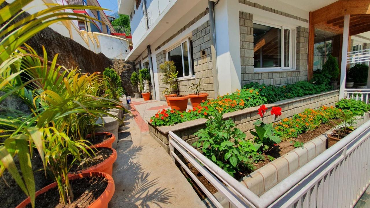 Nomadic Inn Дхарамсала Екстериор снимка