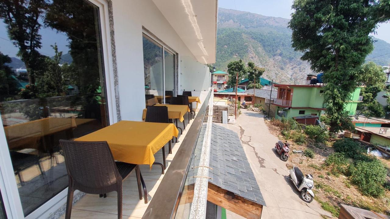 Nomadic Inn Дхарамсала Екстериор снимка