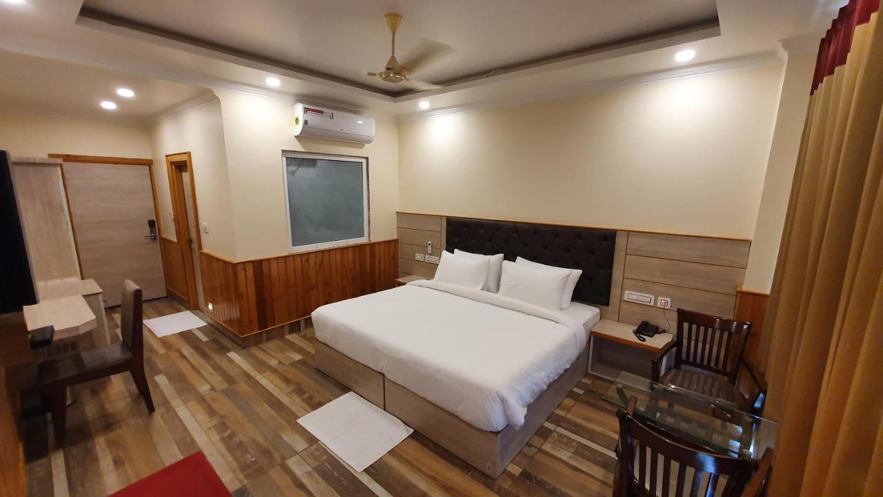 Nomadic Inn Дхарамсала Екстериор снимка