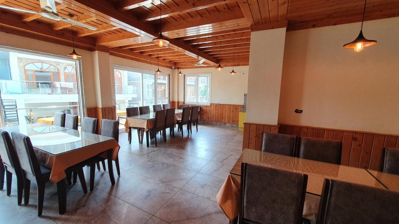 Nomadic Inn Дхарамсала Екстериор снимка