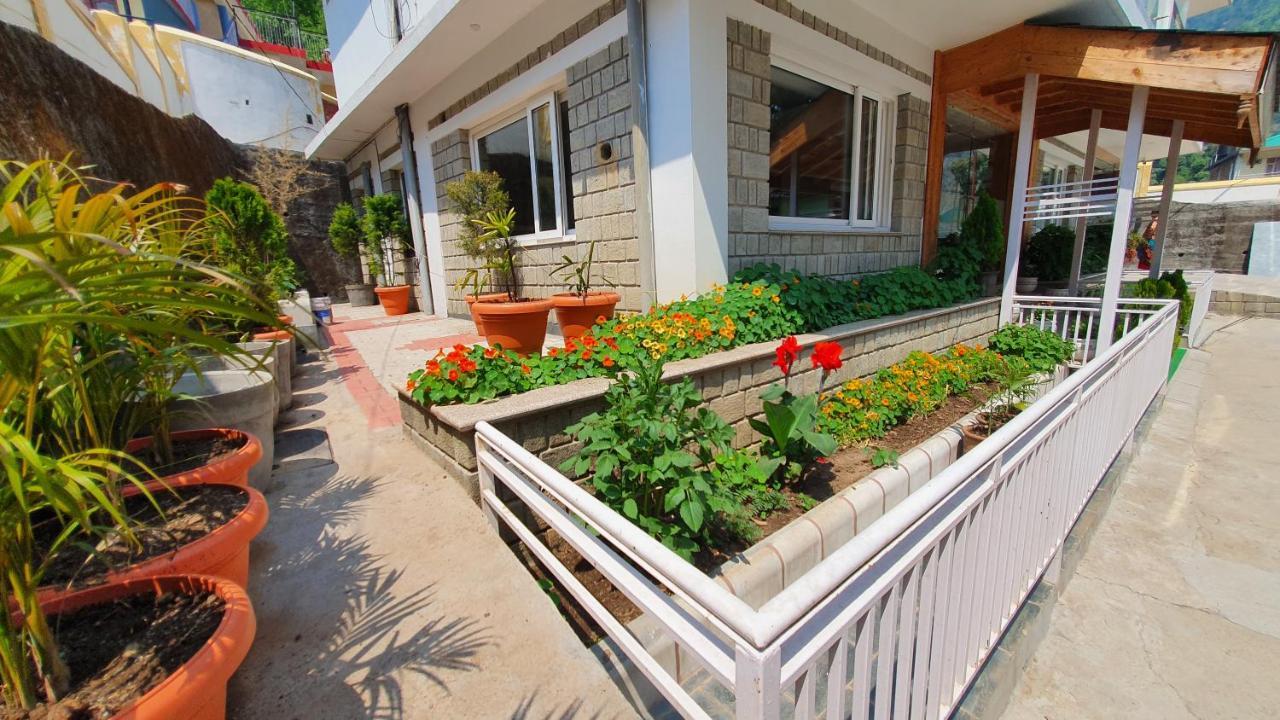 Nomadic Inn Дхарамсала Екстериор снимка