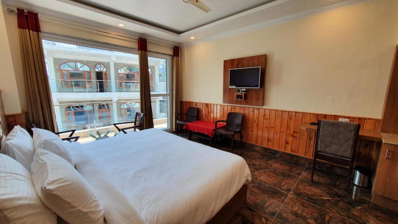 Nomadic Inn Дхарамсала Екстериор снимка