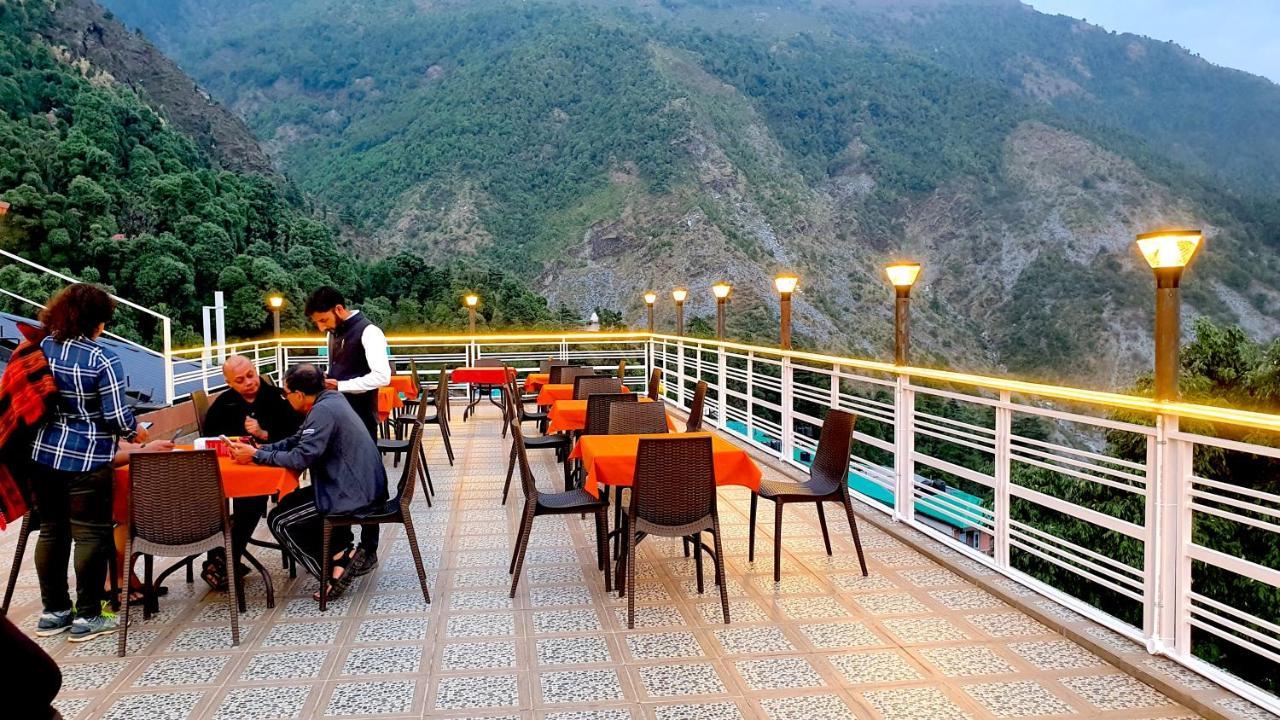 Nomadic Inn Дхарамсала Екстериор снимка