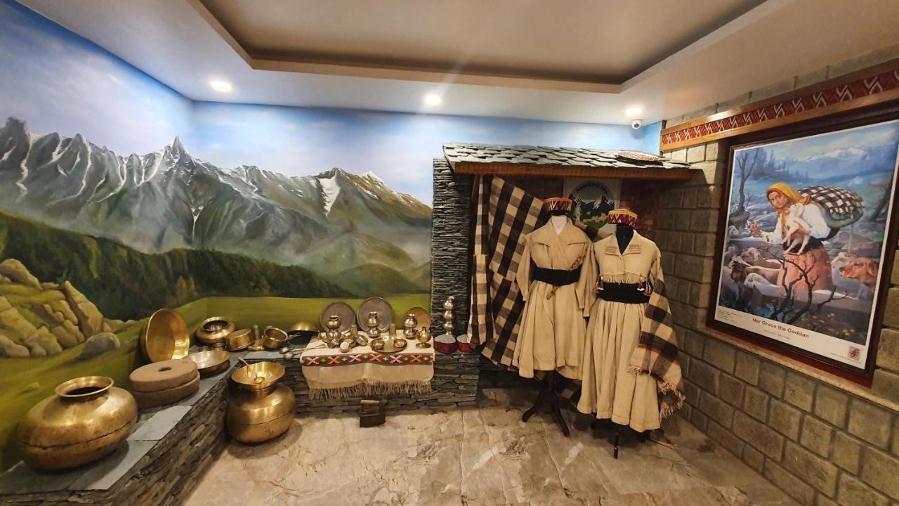 Nomadic Inn Дхарамсала Екстериор снимка